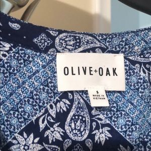 Olive + oak tunic blouse in blue print